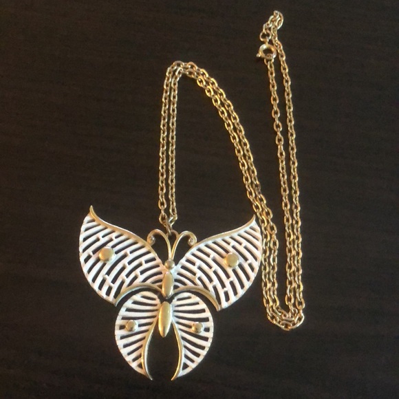 Vintage ‘60s Butterfly Pendant Necklace - Picture 8 of 10